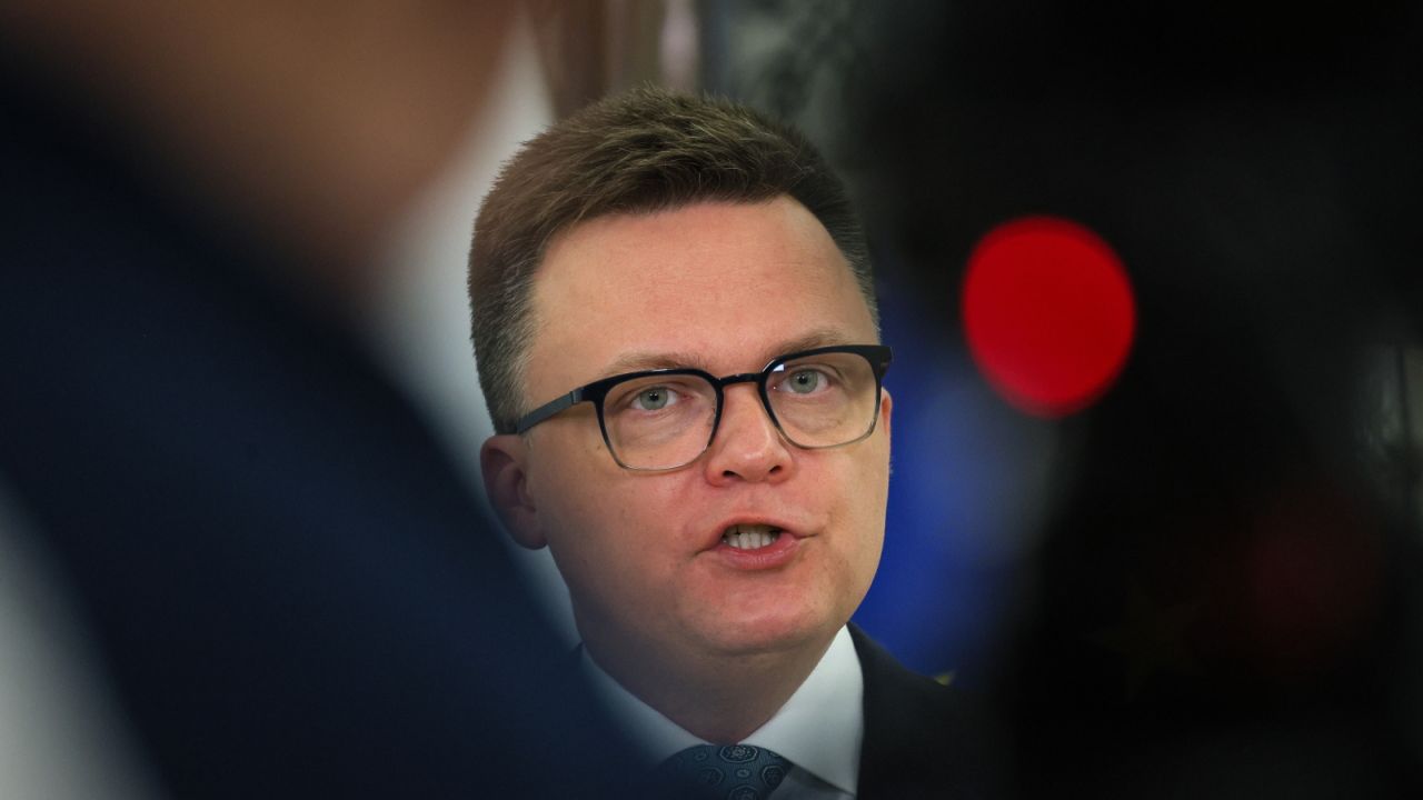 Szymon Hołownia zapowiedział, że jedzie do Końskich, by wystąpić w debacie prezydenckiej. Wieczorem ma się tam odbyć debata kandydatów dwóch największych partii - Rafała Trzaskowskiego i Karola Nawrockiego.