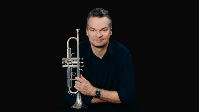 Jakub Waszczeniuk – tutor grupy instrumentów dętych blaszanych 13. International Lutosławski Youth Orchestra 2025. Fot. Materiały prasowe Filharmonii w Szczecinie Zagraj w International Lutosławski Youth Orchestra [ZDJĘCIA]