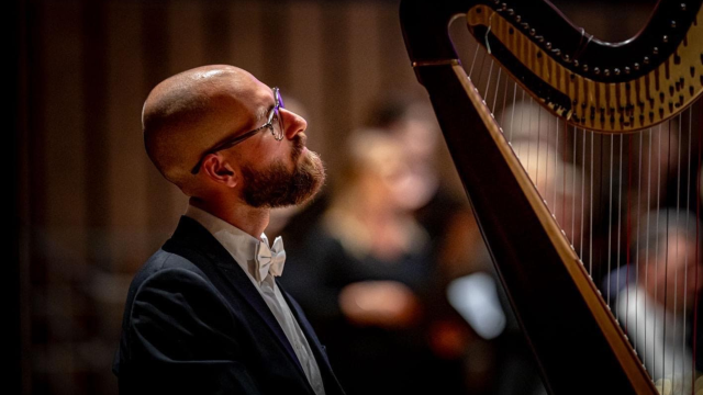 Juliusz Wesołowski – tutor harfistów 13. International Lutosławski Youth Orchestra 2025. Fot. Materiały prasowe Filharmonii w Szczecinie Zagraj w International Lutosławski Youth Orchestra [ZDJĘCIA]