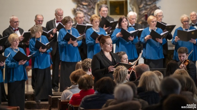 Fot. Kamila Kozioł [Radio Szczecin] "Chwyta za serce, łzy mi lecą". Koncert w kościele seminaryjnym [ZDJĘCIA]