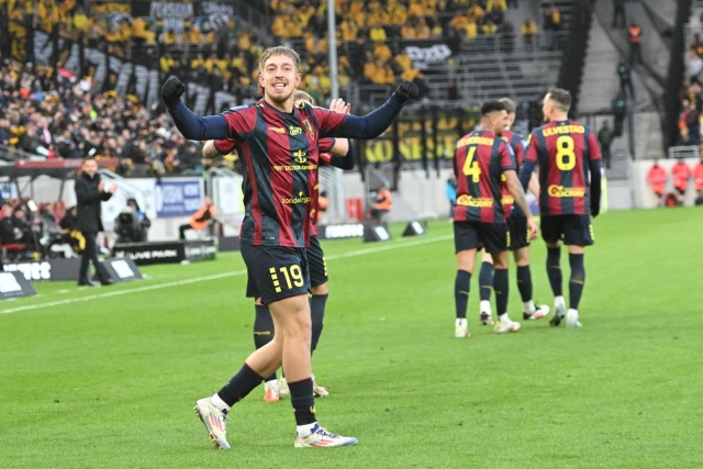 Kacper Łukasiak strzelił gola na 3:0. Fot. PAP/Marcin Bielecki Pogoń gromi GKS, "Kulu" z hat-trickiem [SKRÓT MECZU, ZDJĘCIA]