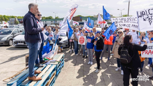 Fot. Robert Stachnik [Radio Szczecin] Protest po zwolnieniach w szczecińskich zakładach mięsnych [WIDEO, ZDJĘCIA]