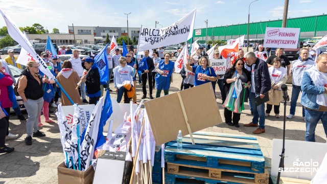 Fot. Robert Stachnik [Radio Szczecin] Protest po zwolnieniach w szczecińskich zakładach mięsnych [WIDEO, ZDJĘCIA]
