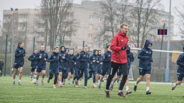 Piłkarki nożne Pogoni rozegrają pierwszy mecz w rundzie wiosennej ekstraligi kobiet przed własną publicznością. Szczecinianki zmierzą się w środę z Pogonią Tczew w 13. kolejce rozgrywek.