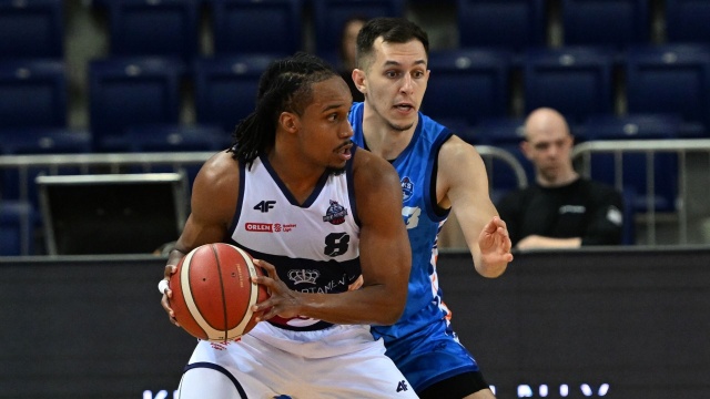 Osłabiony kadrowo King nie zatrzymał rozpędzonego MKS-u w Orlen Basket Lidze. Szczecińscy koszykarze przegrali z zespołem z Dąbrowy Górniczej 90:94 w 21. kolejce rozgrywek.