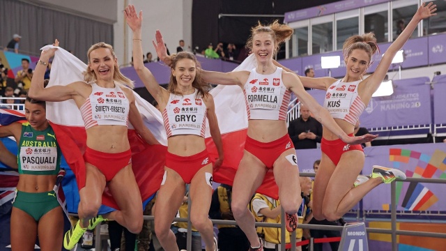 Polska sztafeta kobiet 4x400 m - w składzie: Justyna Święty-Ersetic, Aleksandra Formella, Anastazja Kuś i Anna Maria Gryc - zdobyła srebrny medal halowych mistrzostw świata.