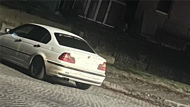 Miał dwa sądowe zakazy prowadzenia pojazdów. Został zatrzymany.
