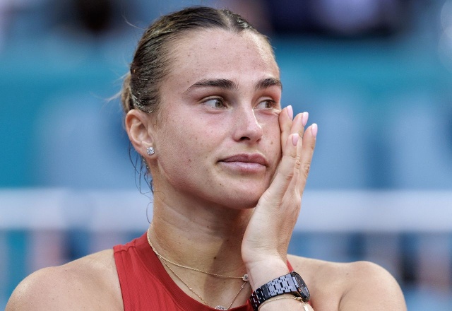 Prowadząca w światowym rankingu Białorusinka Aryna Sabalenka pokonała w finale Jessikę Pegulę 7:5, 6:2 i wygrała prestiżowy turniej WTA 1000 na twardych kortach w Miami. Amerykańska tenisistka w półfinale wyeliminowała pogromczynię Igi Świątek - Alexandrę Ealę z Filipin.