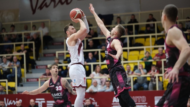 Koszykarze PGE Spójni komplikują sobie zmagania o utrzymanie w Orlen Basket Lidze. Stargardzianie przegrali u siebie z GTK Gliwice 82:87 w 23. kolejce rozgrywek.