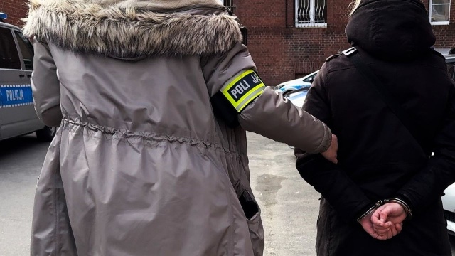 Kryminalni z Kołobrzegu zatrzymali kobietę poszukiwaną listem gończym.