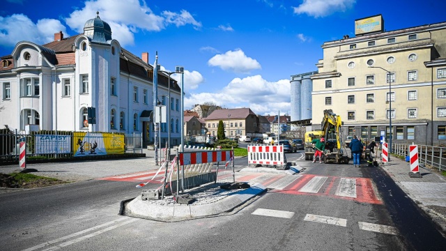 Trwa przebudowa przejścia dla pieszych w rejonie Młodzieżowego Domu Kultury.