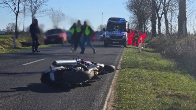 Śmiertelny wypadek pod Białogardem. Nie żyje około 30-letni motocyklista.
