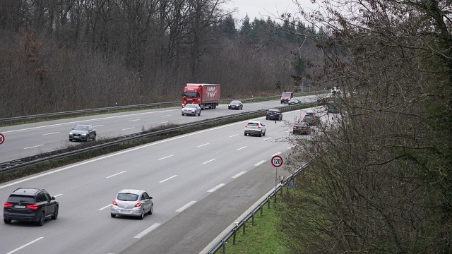 Ostrzeżenie dla kierowców podróżujących do Niemiec, a precyzyjniej - apel o jeszcze większą niż zwykle rozwagę na drogach. Od poniedziałku do niedzieli niemiecka policja kontroluje prędkość częściej niż zwykle.