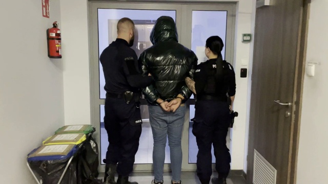 To miało być oszustwo metodą na legendę. Nie udało się - policja odzyskała ponad 50 tysięcy złotych.