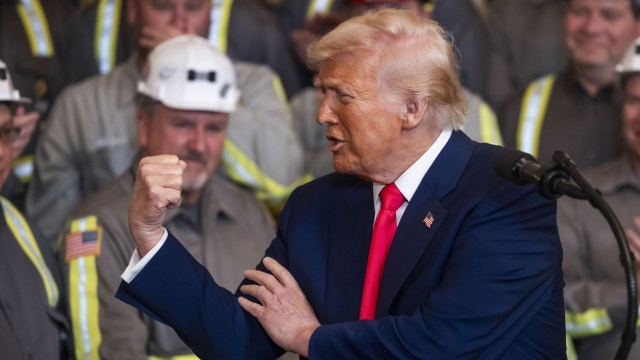 Trump podnosi cła. Eksperci Radia Szczecin komentują
