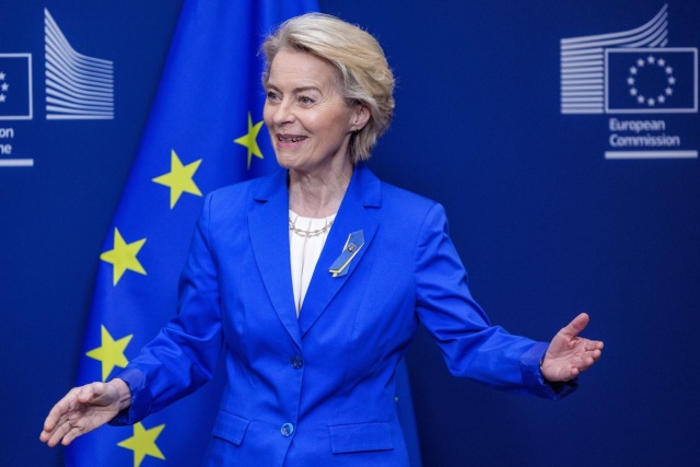 Przewodnicząca Komisji Europejskiej Ursula von der Leyen oświadczyła w czwartek, że UE wstrzyma na 90 dni nałożenie ceł odwetowych na USA. Chcemy dać szansę negocjacjom - podkreśliła. Decyzja ta ma związek z zawieszeniem na taki sam okres ceł amerykańskich przez Donalda Trumpa.