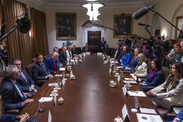 Administracja Donalda Trumpa rozpoczyna negocjacje porozumień handlowych z ponad 70. krajami. Dzięki nim te kraje mogą uniknąć wyższych ceł.