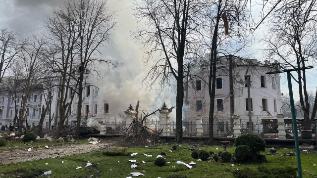 Do 34 wzrosła liczba zabitych po rosyjskim ataku rakietowym na Sumy na północnym wschodzie Ukrainy wśród ofiar jest dwoje dzieci - powiadomiła w niedzielę Państwowa Służba ds. Sytuacji Nadzwyczajnych.