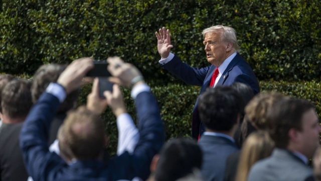 Donald Trump twierdzi, że winni wojny z Rosją są jego poprzednik Joe Biden i prezydent Ukrainy Wołodymyr Zełenski. Słowa amerykańskiego prezydenta po raz kolejny wywołują nad Dnieprem oburzenie.