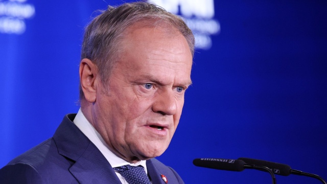 Premier Donald Tusk poinformował, że w czwartek zaprezentuje pierwszy, masywny pakiet dotyczący deregulacji.