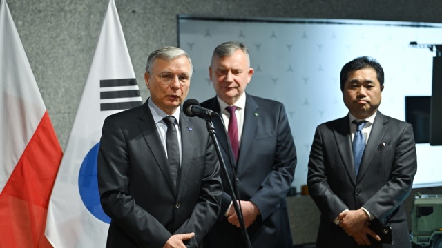 W Polsce powstanie fabryka produkująca pociski rakietowe CGR-080 do południowokoreańskich systemów artylerii rakietowej K239 Chunmoo, które kupiła Polska.