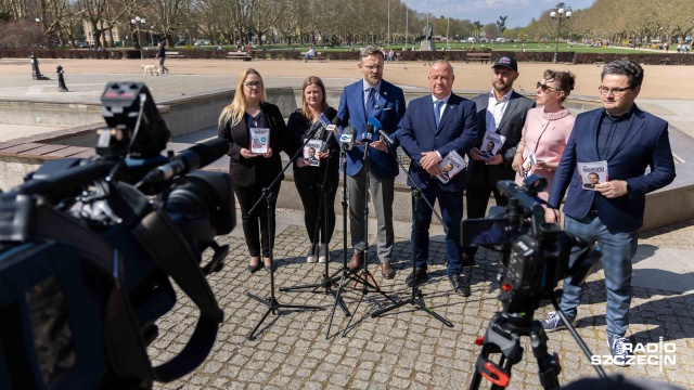 Chcemy, żeby te propozycje trafiły do rodzin na Pomorzu Zachodnim - mówią szczecińscy politycy Prawa i Sprawiedliwości, którzy wzięli udział w ogólnopolskiej akcji pt. Rodzina to inwestycja.