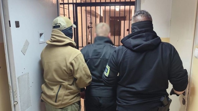Policja zatrzymała pseudokibica podejrzanego o udział w głośnej bójce [WIDEO]