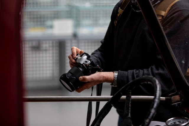 Grzywna, areszt albo utrata sprzętu - takie kary grożą za złamanie zakazu fotografowania. W życie wchodzi w czwartek nowelizacja ustawy o obronie ojczyzny oraz ustawy o przeciwdziałaniu szpiegostwu.