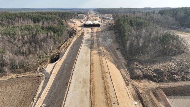 Trwa budowa 24-kilometrowego odcinka trasy S11 Bobolice-Szczecinek. Planowany termin ukończenia zadania to lato przyszłego roku.