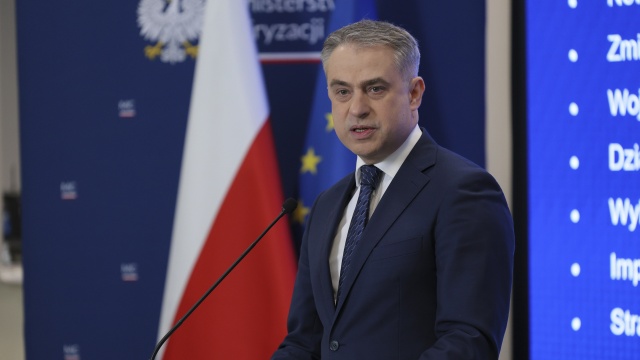 Ministerstwo Cyfryzacji ostrzega przed fałszywymi SMS-ami lub wiadomościami e-mail. Przed świętami wielkanocnymi przy okazji promocyjnych zakupów należy spodziewać się wysypu takich wiadomości, które służą wyłudzaniu pieniędzy i haseł do kont w mediach społecznościowych i mogą prowadzić do kradzieży naszych danych.