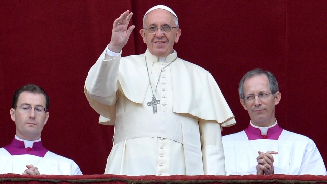 Papież Franciszek apelował o objęcie troską duchową osób homoseksualnych, biseksualnych i transpłciowych. Wprowadził błogosławieństwo par tej samej płci poza rytuałem zastrzegł jednak, że nie oznacza ono akceptacji ich związku. Deklarował brak potępienia dla księży gejów.