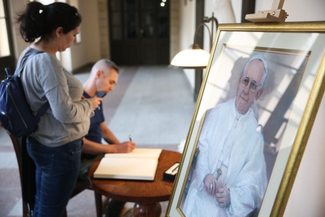 Święta wielkanocne przypominają tę fundamentalną prawdę wiary chrześcijańskiej, że życie się zmienia, ale się nie kończy...