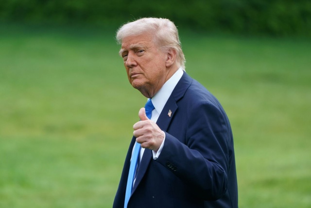 Prezydent USA Donald Trump spotkał się w czwartek z kandydatem na prezydenta RP Karolem Nawrockim - podał Biały Dom. Polityk relacjonował, że Trump przepowiadał mu wygraną w wyborach.