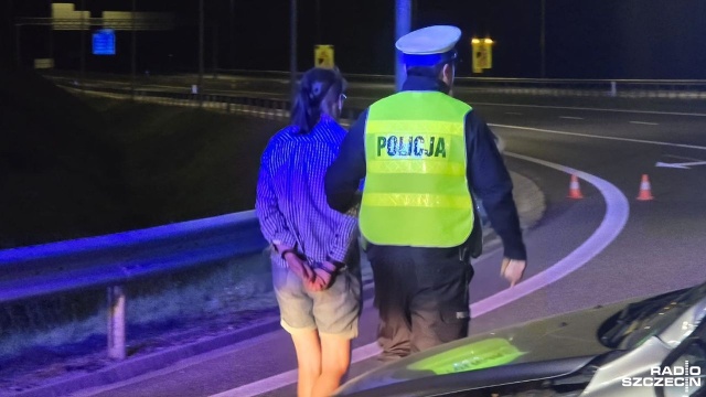 Trzy promile alkoholu w wydychanym powietrzu miała 31-letnia kierująca, która uderzyła w barierę energochłonną na węźle Sianów Wschód.