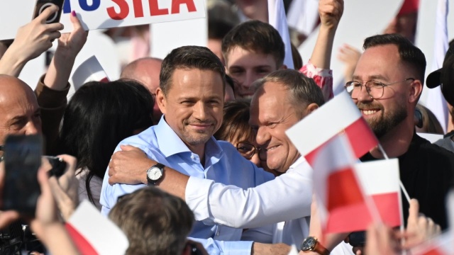 Biało-Czerwona ma nas łączyć, a nie dzielić - powiedział Rafał Trzaskowski. Kandydat Koalicji Obywatelskiej na prezydenta spotkał się z wyborcami w Kościerzynie na Pomorzu.