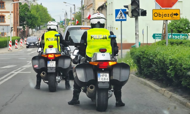 W okresie od 30 kwietnia do 3 maja policjanci zatrzymali 1316 kierowców pod wpływem alkoholu - powiedział kom. Aleksander Pradun z Komendy Głównej Policji. W wypadkach zginęło 16 osób.