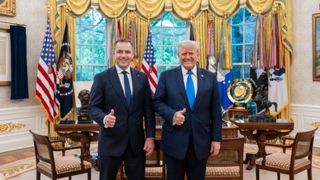 Czy spotkanie Karola Nawrockiego z Donaldem Trumpem wpłynie na wynik wyborów - szczecińscy politycy są podzieleni w tej kwestii. Swoje opinie przedstawili w niedzielnej Kawiarence Politycznej Radia Szczecin.
