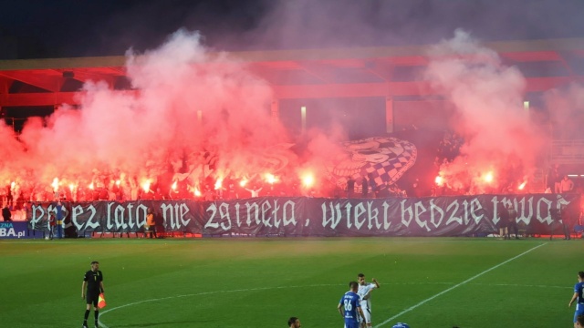 Stadion Kotwicy Kołobrzeg częściowo zamknięty. Nie każdy fan Perły Bałtyku zobaczy dzisiejszy mecz z Chrobrym Głogów.