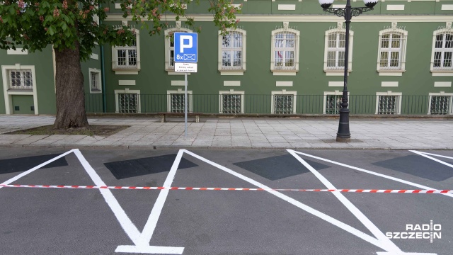 Stanowcze Nie dla przywilejów szczecińskich radnych parkujących wokół Urzędu Miasta.