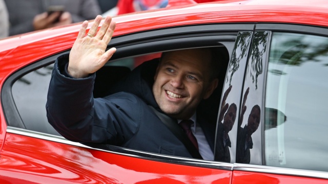 Karolowi Nawrockiemu i jego żonie do przejęcia kawalerki w Gdańsku nie był potrzebny jej właściciel, pan Jerzy. Po prostu zawarli umowę sami ze sobą - ujawnia Onet.