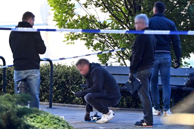 W środę wieczorem w wyniku ciosów zadanych siekierą śmierć poniosła około 60-letnia portierka Uniwersytetu Warszawskiego, a członek Straży UW został ciężko ranny.