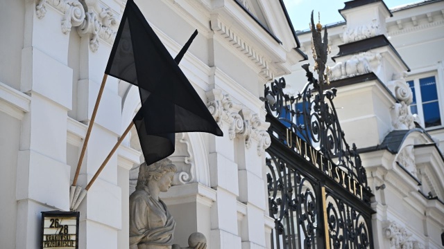 Powstanie międzyuczelniana komisja, by poprawić bezpieczeństwo. To ustalenia ogłoszone przez władze Uniwersytetu Warszawskiego po brutalnym morderstwie pracowniczki uczelni przez studenta prawa.