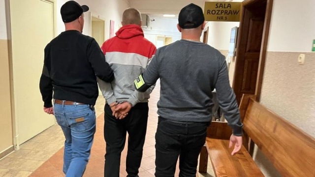 Seryjny włamywacz z Koszalina w rękach policjantów. 41-latek okradał firmy budowlane.