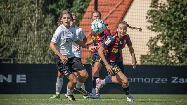 Piłkarska reprezentacja Polski kobiet do lat 17 przegrała z Hiszpanią 1:3 w swoim drugim meczu Mistrzostw Europy w tej kategorii wiekowej odbywających się na Wyspach Owczych.