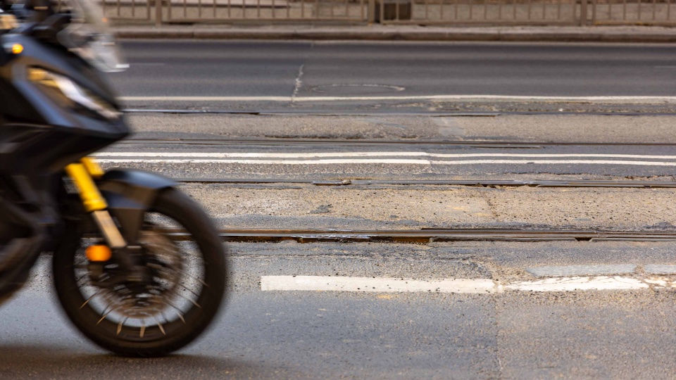 Według wstępnych informacji tramwaje te powrócą na swoje stałe trasy najwcześniej po godzinie 14. Fot. Robert Stachnik [Radio Szczecin]