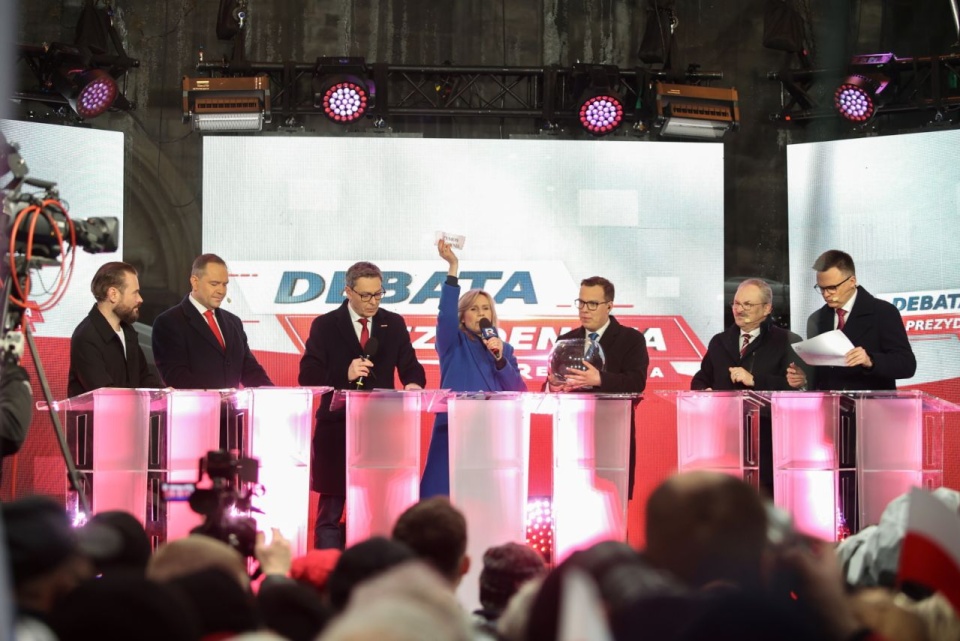 Zakończyła się debata organizowana przez TV Republika na rynku w Końskich. Fot. PAP/Adam Kumorowicz
