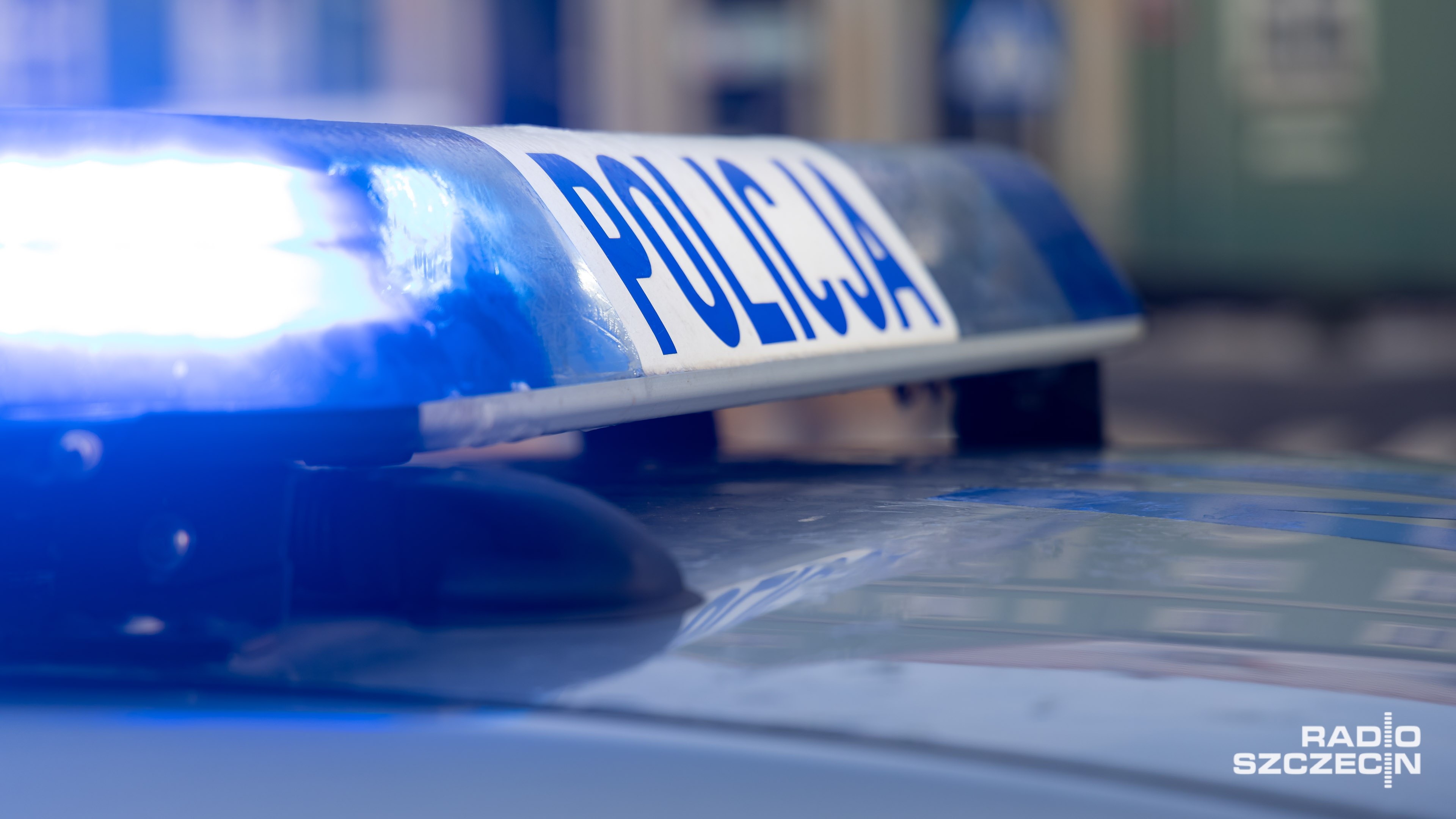 Ciężarówka wbiła się w bariery energochłonne na S6