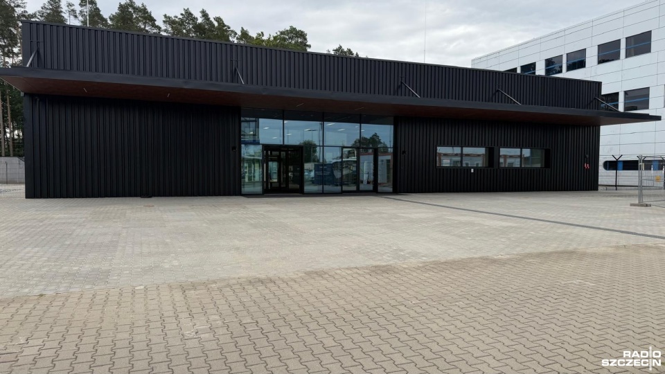 Terminal tymczasowy na lotnisku pozwoli stworzyć obiekt na miarę XXI wieku [ZDJĘCIA]